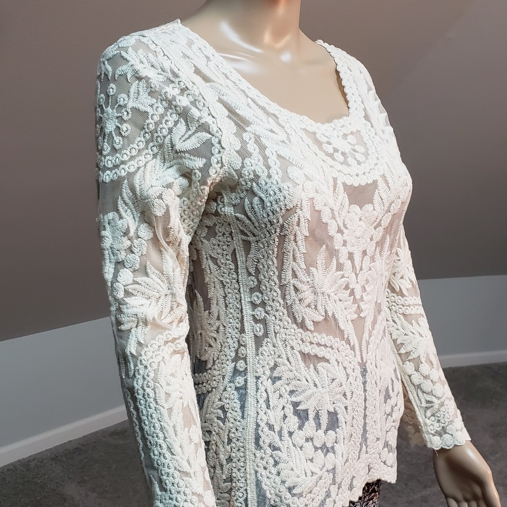 Express Sheer Blouse - Picture 2 of 5